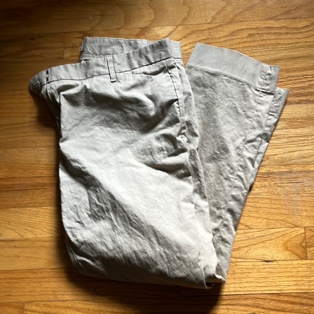 Gap like new slim cropped khaki pants size 10